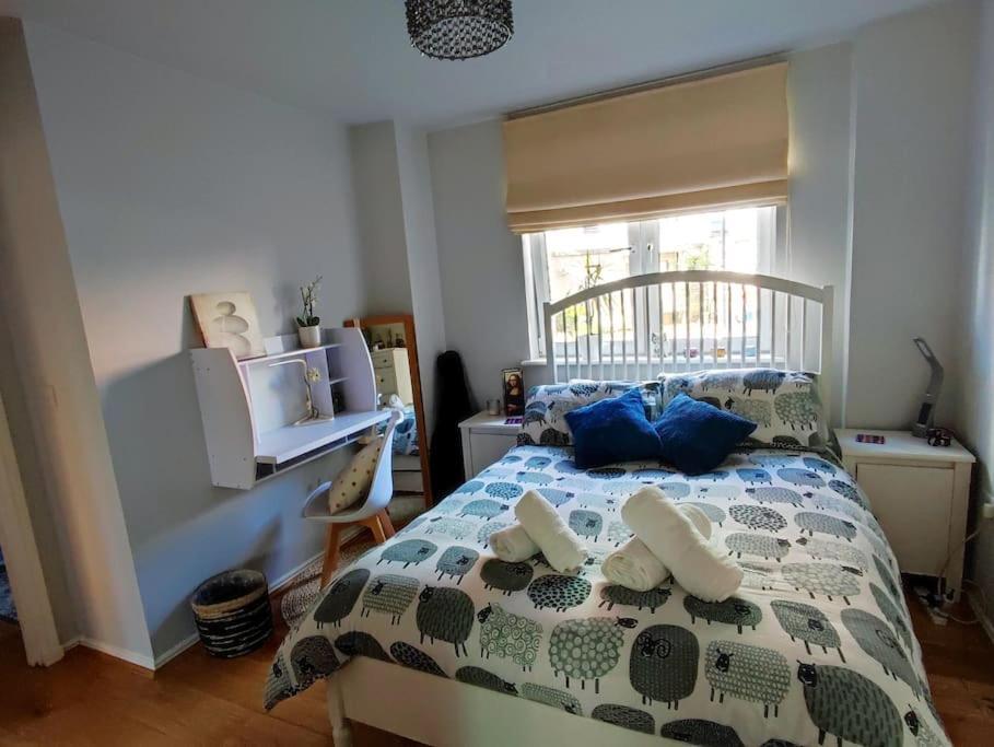 Appartement Flat With Balcony. Parking Included. Edinburgh